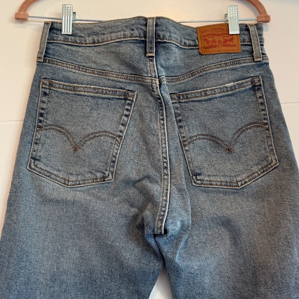 Levi's Wedgie High Rise Waisted Straight Jeans Medium Blue Wash Size 29 - Picture 3 of 9